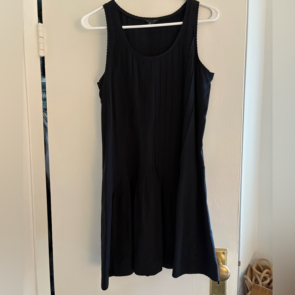 Club Monaco 100% silk flapper like black  Dress